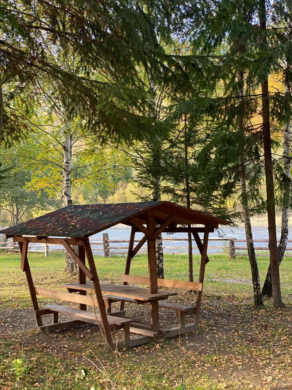 затишний будиночок біля річки Holiday home *