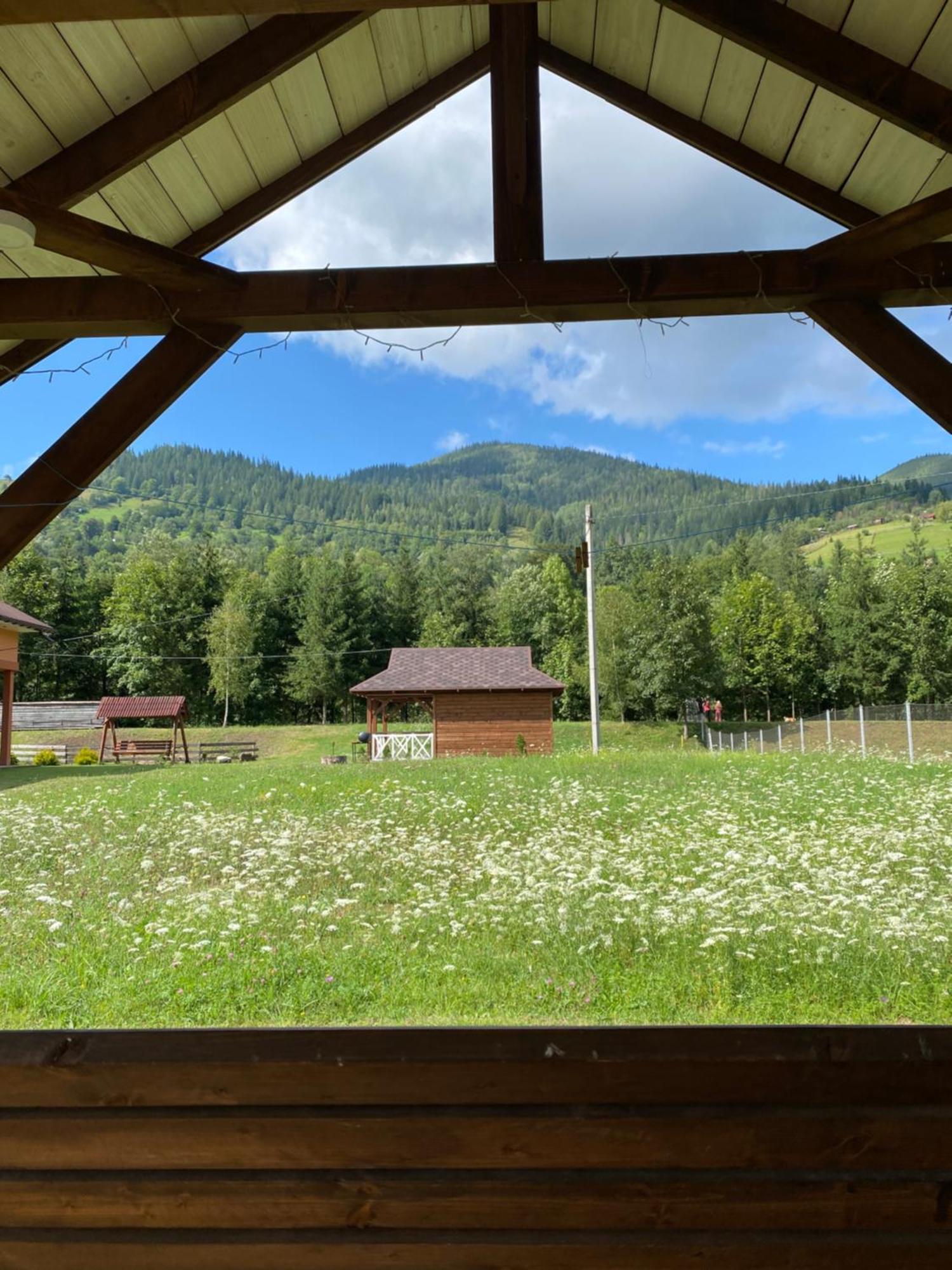 затишний будиночок біля річки Holiday home